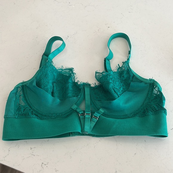 Emerald green matching bra and garter set - Picture 3 of 5